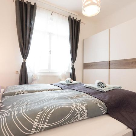 French Balcony - 45M² - Szeneviertel Apartment Vienna Exterior photo