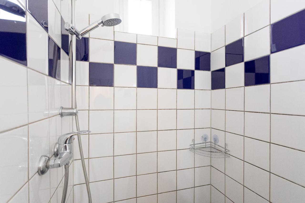 French Balcony - 45M² - Szeneviertel Apartment Vienna Exterior photo